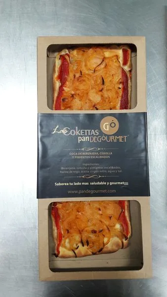 Cocas artesanas de Pan de Gourmet envasadas en bandeja